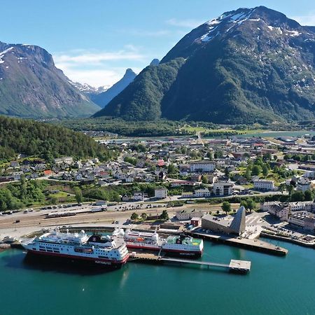 Andalsnes Sentrum 1-Room Apartment No3 Kültér fotó